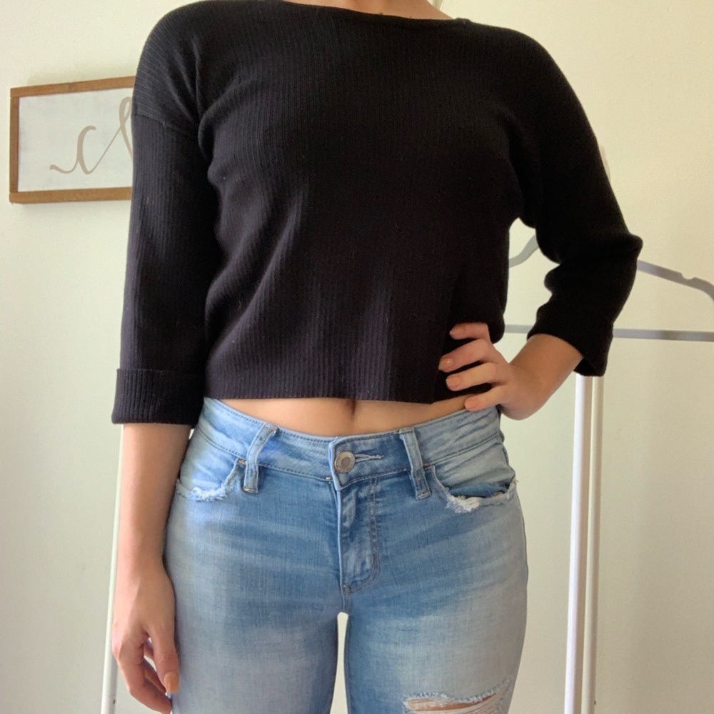 Loose fitting black crop top